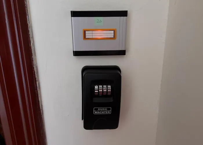 Апартамент Sea View Escape *