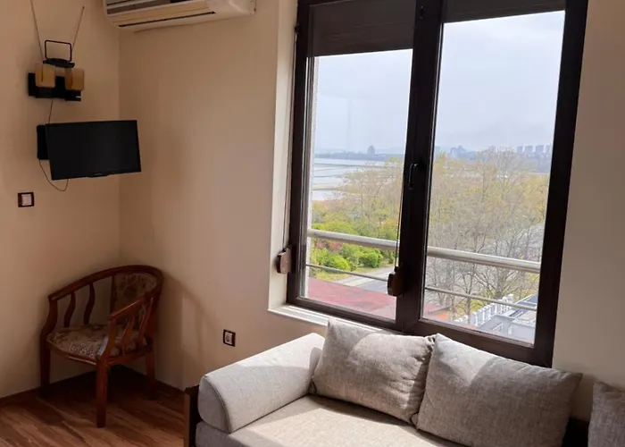 Апартамент Sea View Escape *